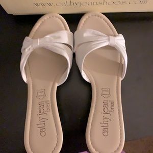 Cathy Jean, white leather flip flop heels